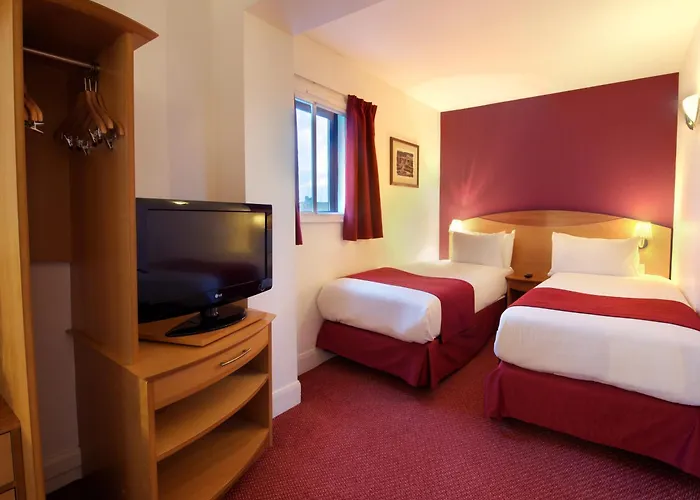 Waterloo Hub Hotel And Suites